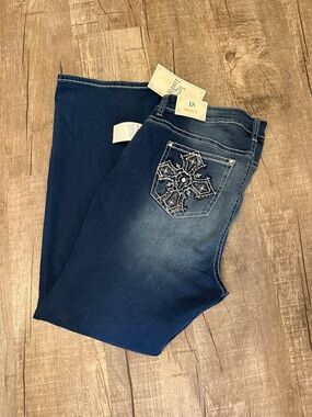 Love Indigo  Bootcut Jeans Embroidered Back Pocket size 18 high rise inseam 31